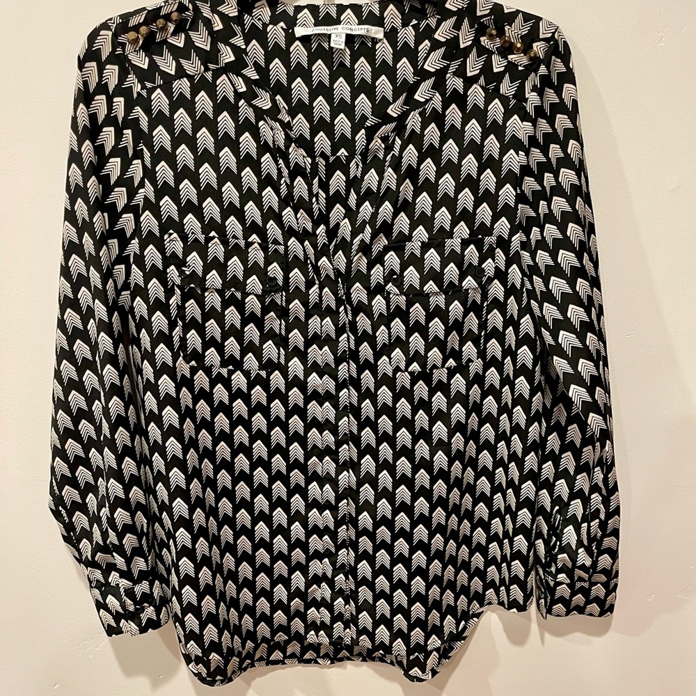 Collective Concepts Black and White 3/4 Sleeve Notched Collar Blouse